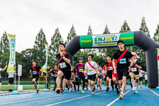 📢 エントリー期間延長！

「東広島エンジョイ！リレーマラソン」のエントリー受付を

✨ 7月20日（月・祝）まで延長しました！ ✨

「あと少しでチームが集まる！」
「参加を迷っていた！」

そんな皆さんも、まだ間に合います🙌

🏃 仲間とタスキをつなぐリレーマラソン
💦 学生企画の水風船バトルも開催予定！

走る人も応援する人も、一日楽しめるイベントです！

ぜひご家族・ご友人・職場の仲間を誘ってご参加ください😊

📅 エントリー締切：7月20日（月・祝）

▼エントリーはこちら
https://higashihiroshima-relay.com/

 #清老アナウンサー 
#東広島エンジョイリレーマラソン #東広島 #リレーマラソン #ランニング #スポーツイベント #水風船バトル