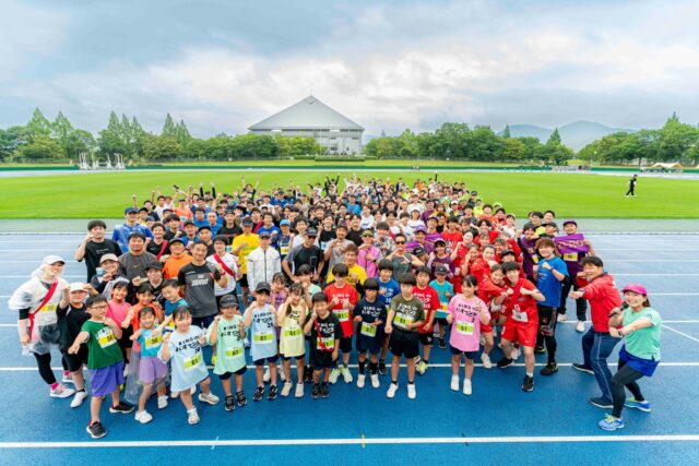 🏃エントリー締切まであとわずか！

東広島エンジョイ！リレーマラソンの申込締切は7月20日（月）！

タスキをつなぐ楽しさ。
仲間と笑い合う時間。
ゴールした瞬間の達成感。

ひとりでは味わえない感動が、リレーマラソンにはあります。

職場の仲間と。
家族と。
友達と。

この夏、みんなで最高の思い出をつくりませんか？

まだエントリーは間に合います！
ご参加をお待ちしています！

#東広島エンジョイリレーマラソン #リレーマラソン #東広島 #ランニング #マラソン #スポーツイベント #夏の思い出 #仲間と走ろう